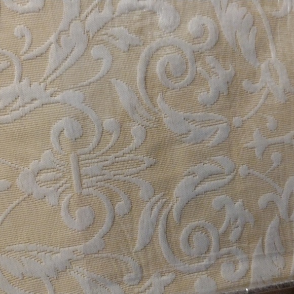 Royal Velvet Damask Twin Coverlet 66 x 86 in - Picture 4 of 5